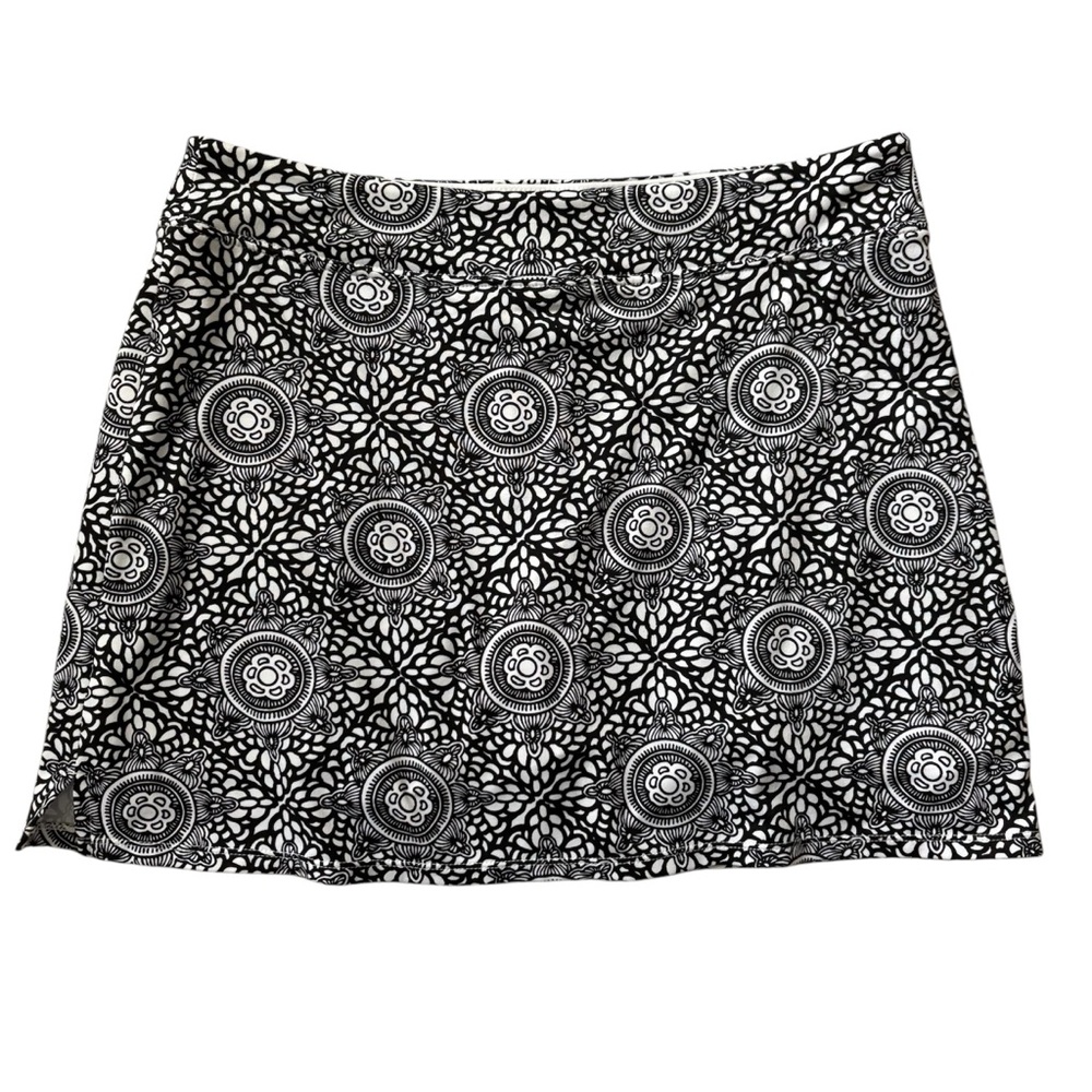 Soybu Sport women’s medium pull on skirt black & white